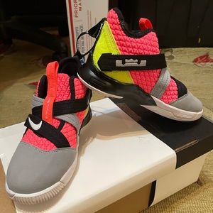 Boys Nike shoes Lebron James soldier hot lava youth size 12c!!!